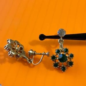 Vintage Emerald Green Flower Screw On Earrings